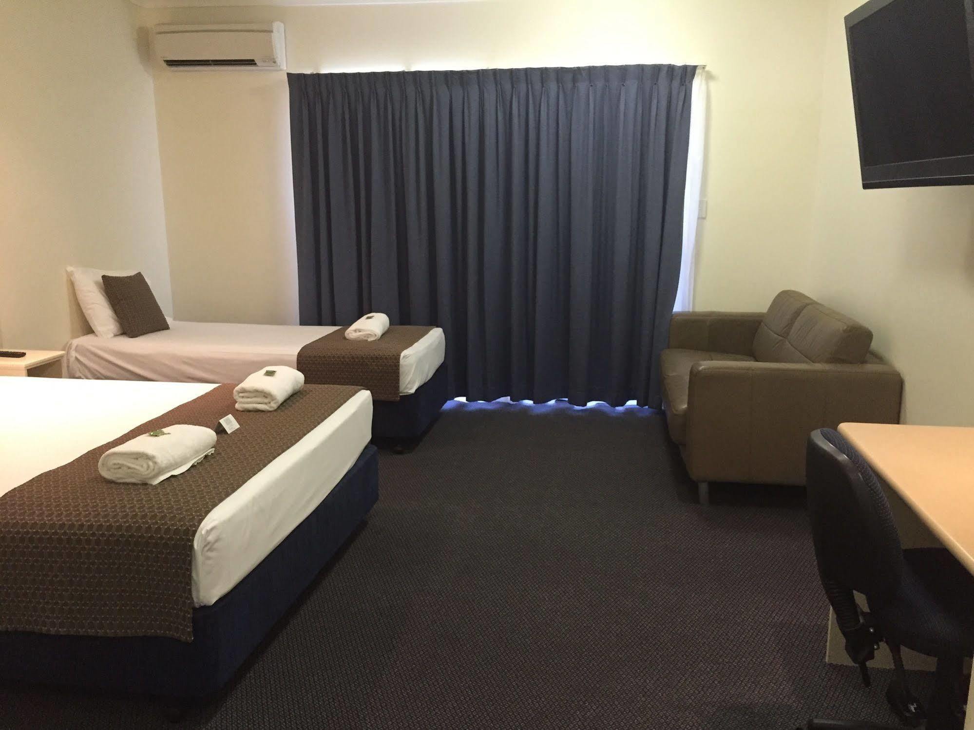 Bluewater Harbour Motel Bowen Extérieur photo