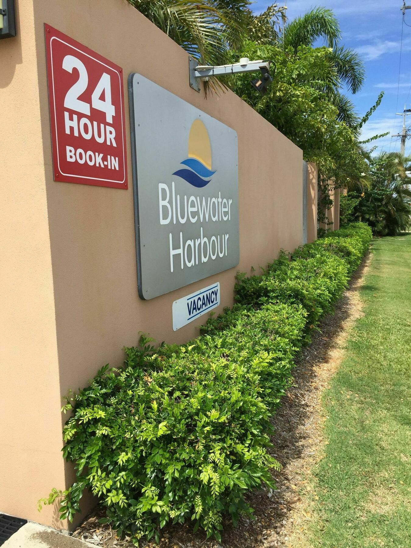 Bluewater Harbour Motel Bowen Extérieur photo